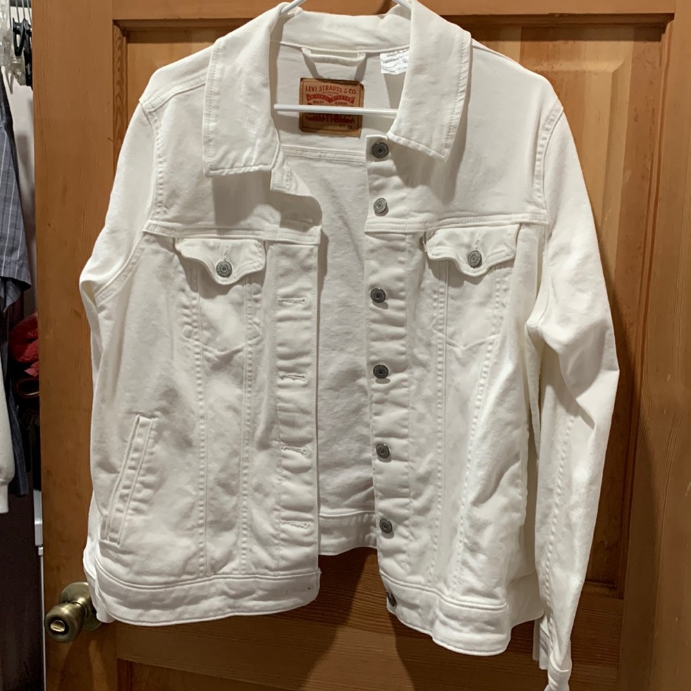 White Levi jean never worn.